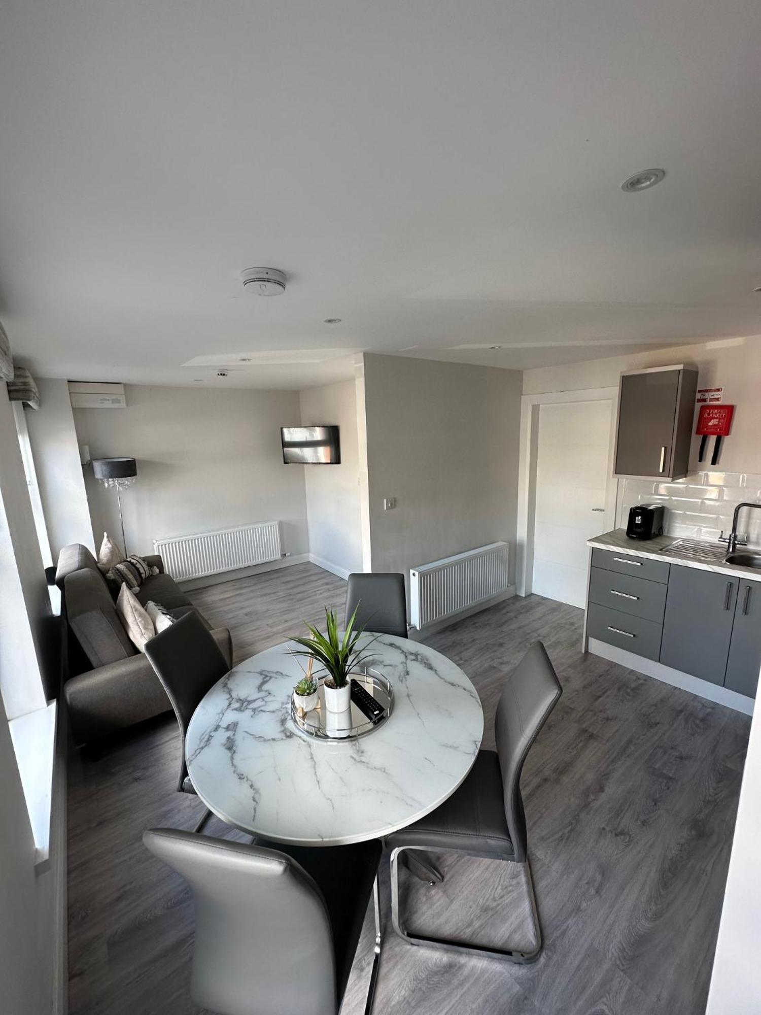 Westland Suites - Stylish, Modern, Elegant, Central Apartments A ロンドンデリー エクステリア 写真